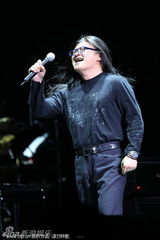 刘欢高晓松个唱疯狂甩发获赞“风一般的男子”(图)