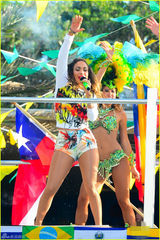 组图：詹妮弗-洛佩兹拍MV 狂舞自嗨表情销魂