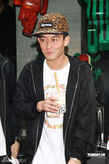 幻灯：陈冠希台北开店六月复出 称不知Lucas是谁