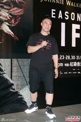 组图：陈奕迅演唱会化浓妆 搞怪献唱掀高潮