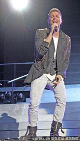 组图：西城男孩英国告别巡演 深情放歌魅力不减