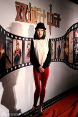 组图：赵铭助阵《双城计中计》首映 秀中性复古风