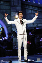 组图：孙浩英《歌剧明星》获胜 严智苑主持礼服抢眼