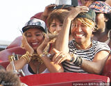 组图：碧昂斯游乐园疯迷过山车 尖叫狂笑不已