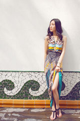 组图：刘梓妍卷发长裙拍摄唯美写真