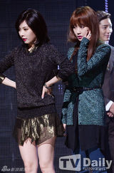 组图：韩团2NE1《M countdown》打榜拿第一