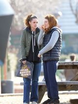 组图：暮光女新片剧照曝光 与朱丽安摩尔饰母女