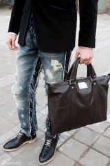 组图：白微冬日混搭街拍凸显型男范儿