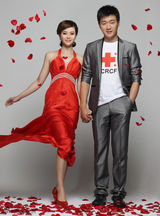 组图：佟大为关悦甜蜜写真出炉 母亲节倾情代言