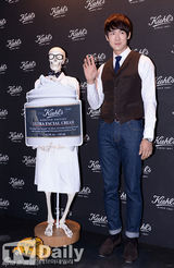 组图：裴斗娜金材昱SISTAR等出席慈善派对