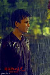 组图：《时光》上演温情时刻 贾乃亮张钧甯雨中定情