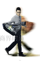 组图：王翰涛秋季潮男风范 帅气雅痞