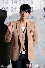 组图：WG瑜斌孙泰英等出席品牌活动