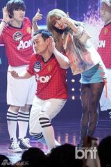 组图：4minute《MCD》两连冠 大秀热辣舞姿