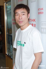 组图：成龙曾志伟等众星出席爱心无国界311烛光晚会 