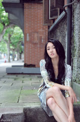 组图：刘芊含时尚写真曝光 独特气质展文艺范儿