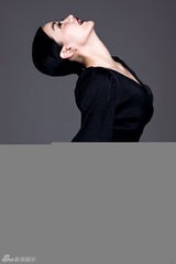 组图：朱杰全新写真性感多变 静若止水动若雀鸟