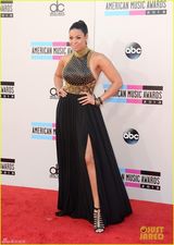 组图：美偶冠军紧身黑裙勒巨乳 吐舌卖萌