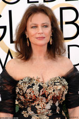 组图：《边缘之舞》杰奎琳-比赛特黑色刺绣纱裙