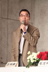 组图：刘晓庆宣传《风华绝代》 不排斥微整形