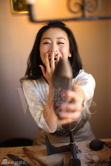 组图：苗圃登杂志封面分享旅行 演绎哥本哈根童话