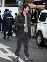 组图：韩星权相佑(权相宇)郑丽苑新片《疼痛》公开探班