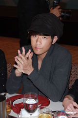 组图：《恋夏恋夏恋恋下》杀青 方力申拍吻戏紧张 