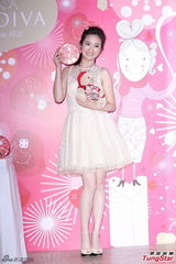 组图：林依晨亮相巧克力代言气质优雅