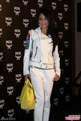 组图：张柏芝陈冠希同现上海 疑为避嫌拒采访