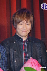 组图：五月天庆电台15周年 Hebe大方送黄金麦