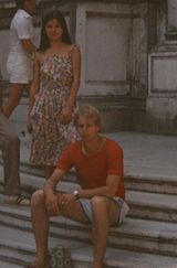 组图：翁美玲生前英国旧照曝光 与荷兰男友恩爱