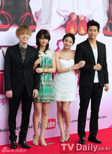 组图：《我结》世界版发布 泽演洪基携妻亮相