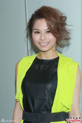 组图：《劲歌金曲》录影 容祖儿米奇装现身BY2献唱