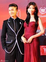 组图：陈坤上海三日行马不停蹄 六次时尚变身