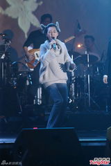 组图：小S不惜展示小腹亲证没怀孕