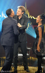 幻灯图集：威尔-史密斯夫妇挪威电视节目当众接吻