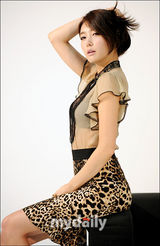 组图：韩国女艺人李秀晶宣传个人性感写真集
