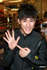 高清组图：李治廷谢婷婷等众星纪念李小龙