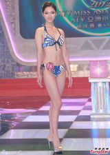 组图：候选亚姐泳装亮相 扬言日后拍戏不露点