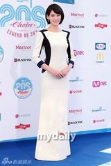 组图：神话李孝利等亮相20代选择颁奖礼蓝地毯