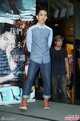 组图：林宥嘉出席新书签售 不承认与邓紫棋游学