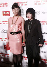 幻灯：徐静蕾出席时尚活动抢眼“名利场”