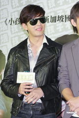 组图：陈晓东新片上演裸奔 巫启贤饰演黑社会老大