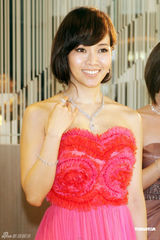 组图：侯佩岑想邀周杰伦上节目 不满被八卦抹黑