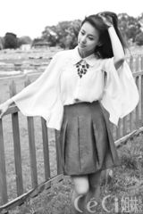 组图:贾青杂志大片 轻熟女造型显优雅