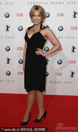 幻灯图：群星齐聚电影节之夜活动 布吉特举止出位