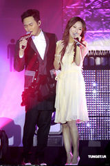 幻灯图：张智霖开音乐会 张继聪刘心悠友情助阵