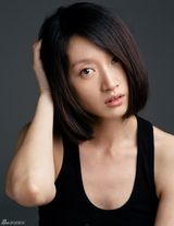 组图：沈佳妮拍裸妆大片 清新自然秀随性