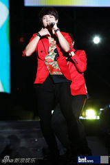 组图：韩团f(x)EXO-M等亮相上海K-POP音乐演唱会