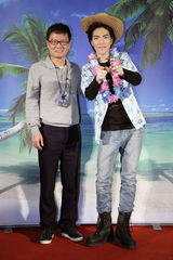 高清图：萧敬腾个唱边唱边跳 另类造型吸睛